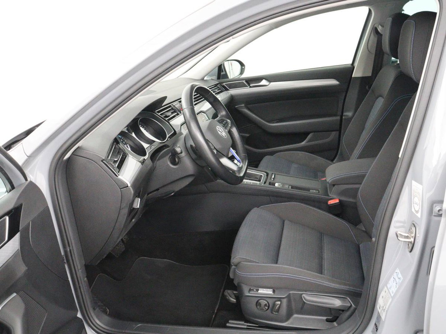 Volkswagen Passat 1.4 TSI PHEV GTE | SOH 95% | Stoelverwarming | Trekhaak | Massage | Camera | Carplay | Keyless | Matrix LED | Navigatie | Adaptive cruise | Park Assist | Climate control | Plug In