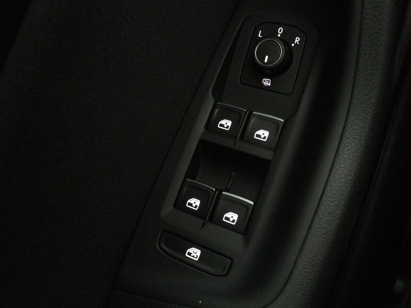 Volkswagen Passat 1.4 TSI PHEV GTE | SOH 95% | Stoelverwarming | Trekhaak | Massage | Camera | Carplay | Keyless | Matrix LED | Navigatie | Adaptive cruise | Park Assist | Climate control | Plug In