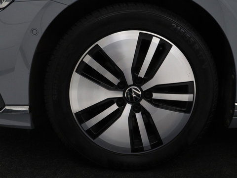 Volkswagen Passat 1.4 TSI PHEV GTE | SOH 95% | Stoelverwarming | Trekhaak | Massage | Camera | Carplay | Keyless | Matrix LED | Navigatie | Adaptive cruise | Park Assist | Climate control | Plug In