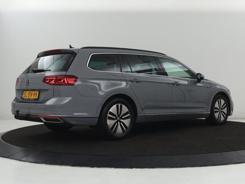 Volkswagen Passat 1.4 TSI PHEV GTE | SOH 95% | Stoelverwarming | Trekhaak | Massage | Camera | Carplay | Keyless | Matrix LED | Navigatie | Adaptive cruise | Park Assist | Climate control | Plug In
