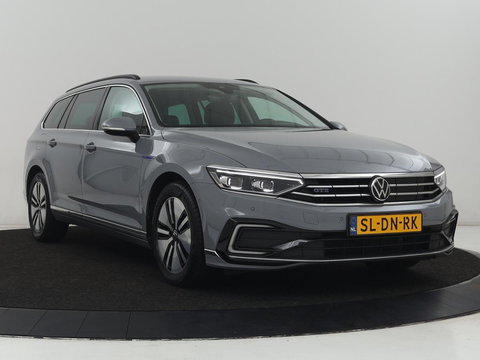 Volkswagen Passat 1.4 TSI PHEV GTE | SOH 95% | Stoelverwarming | Trekhaak | Massage | Camera | Carplay | Keyless | Matrix LED | Navigatie | Adaptive cruise | Park Assist | Climate control | Plug In