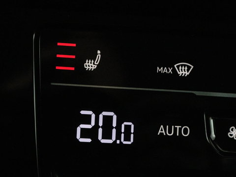 Volkswagen Passat 1.4 TSI PHEV GTE | SOH 95% | Stoelverwarming | Trekhaak | Massage | Camera | Carplay | Keyless | Matrix LED | Navigatie | Adaptive cruise | Park Assist | Climate control | Plug In