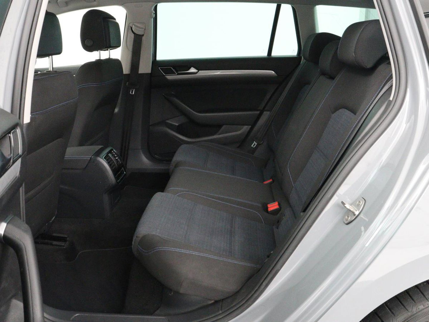 Volkswagen Passat 1.4 TSI PHEV GTE | SOH 95% | Stoelverwarming | Trekhaak | Massage | Camera | Carplay | Keyless | Matrix LED | Navigatie | Adaptive cruise | Park Assist | Climate control | Plug In