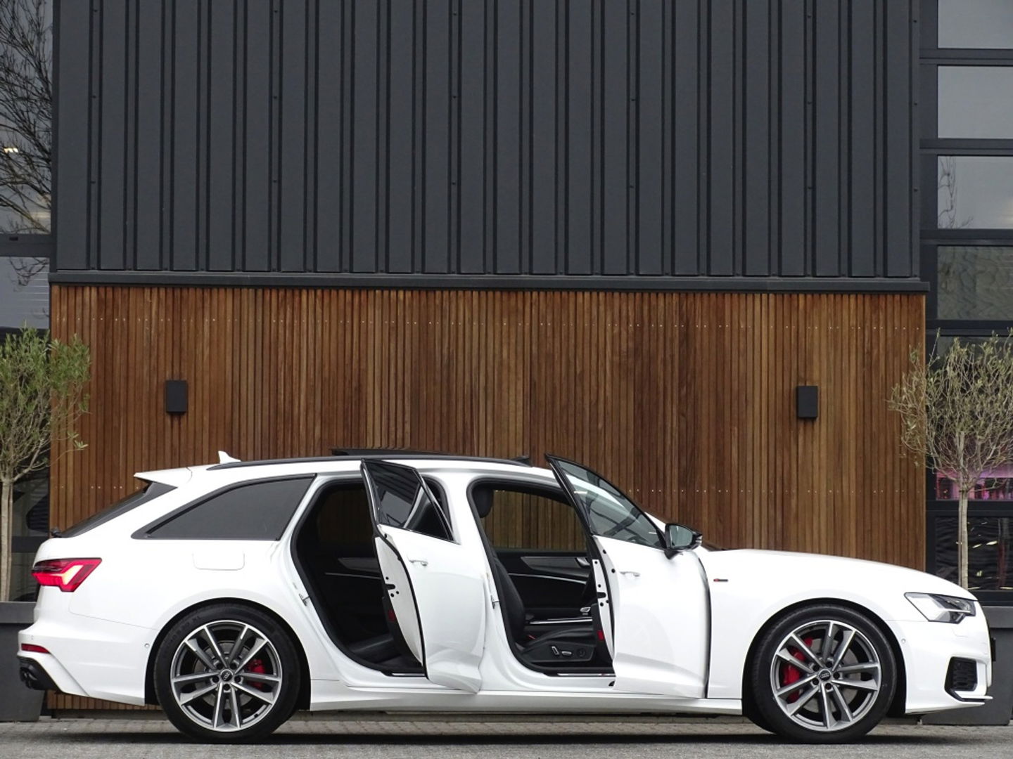 Audi A6 Avant A6 55 TFSI e 425PK ABT Edition / S-LINE / B&O