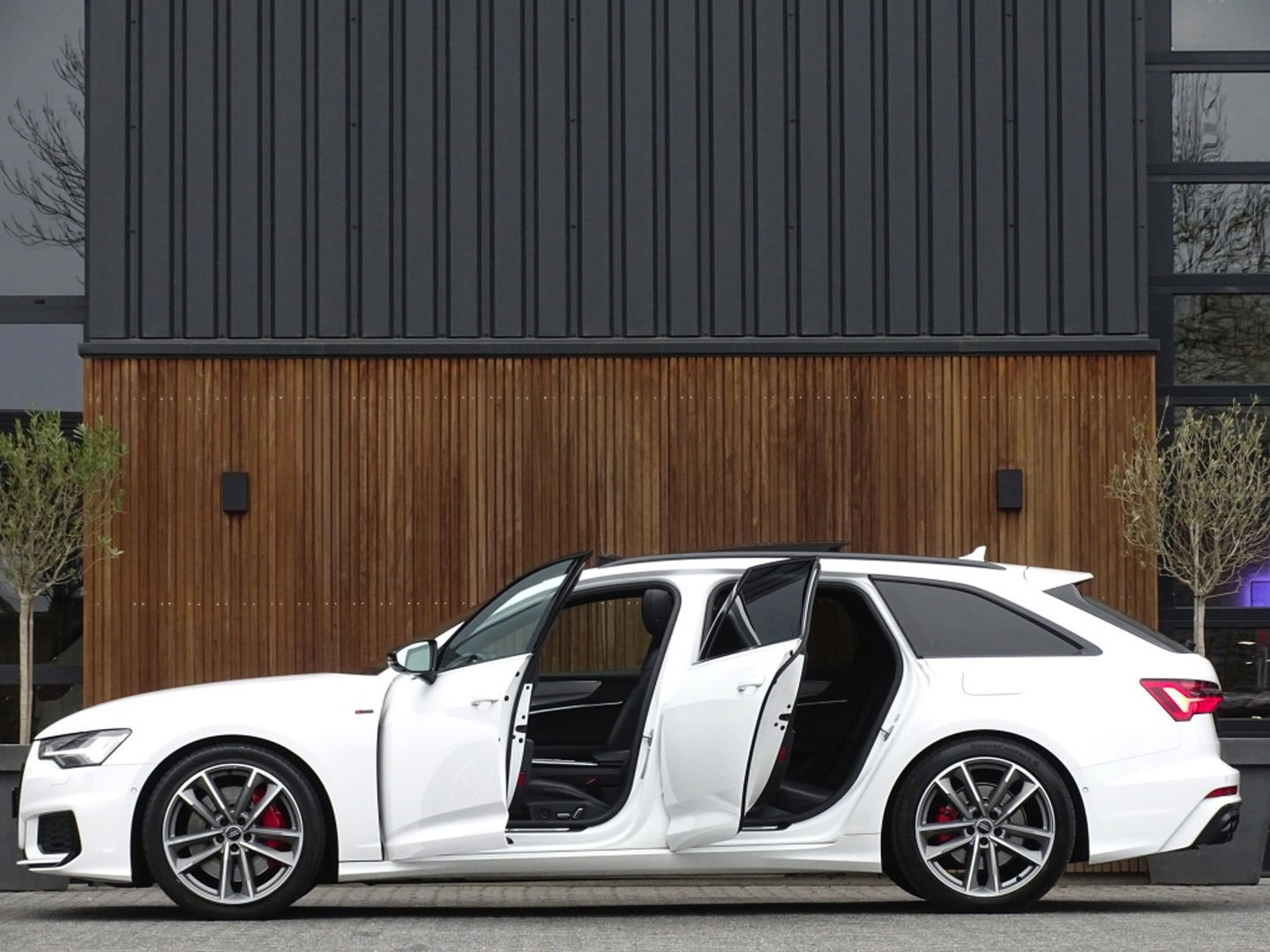 Audi A6 Avant A6 55 TFSI e 425PK ABT Edition / S-LINE / B&O