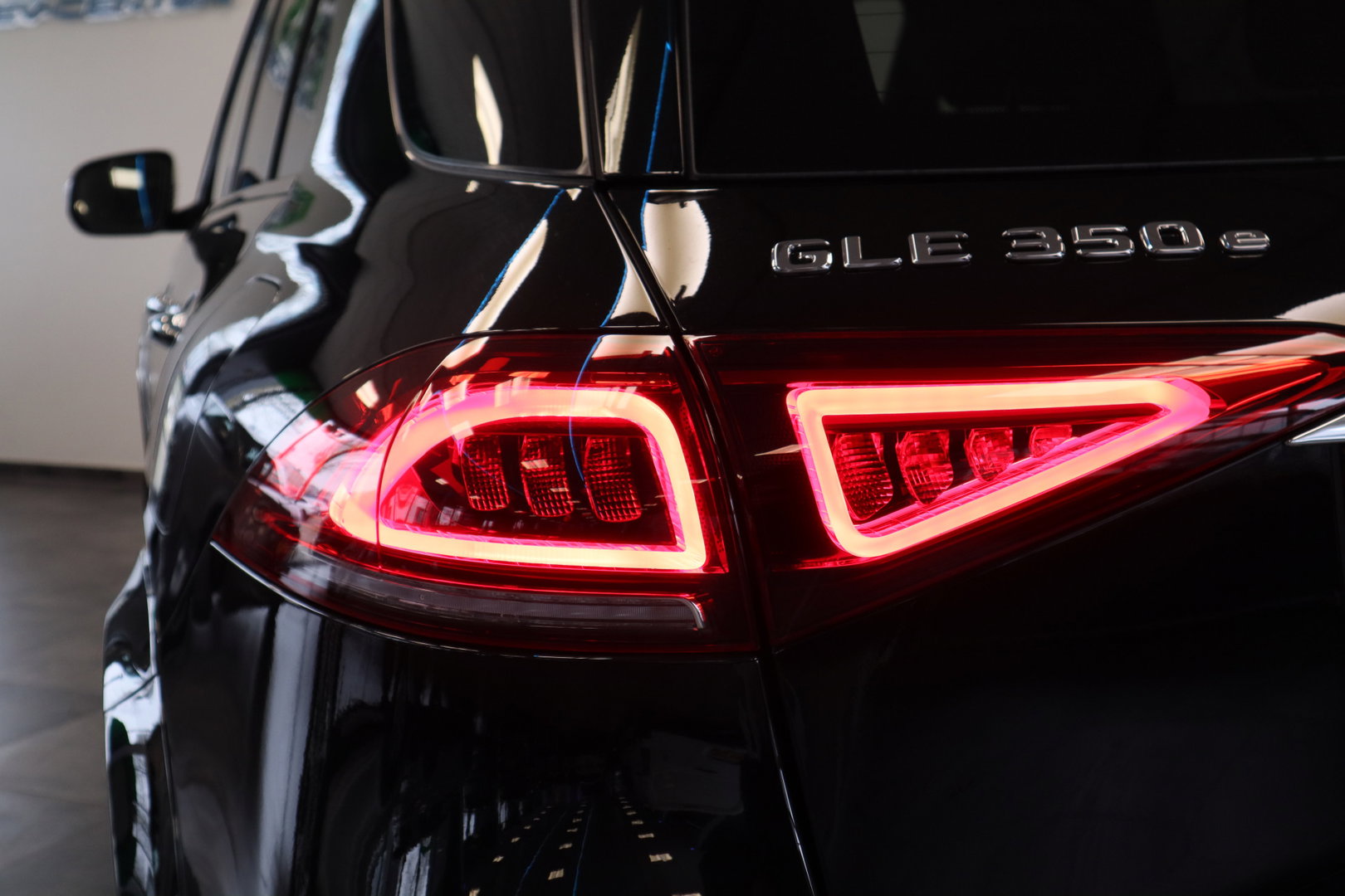 Mercedes-Benz GLE 350 e 4MATIC Premium Plus AMG Burmester 360 Camera Sfeerverlichting 21''