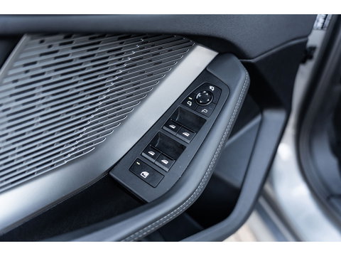 BMW 1-serie 120i M SPORT DESIGN PANO LEDER WIDESCREEN 120