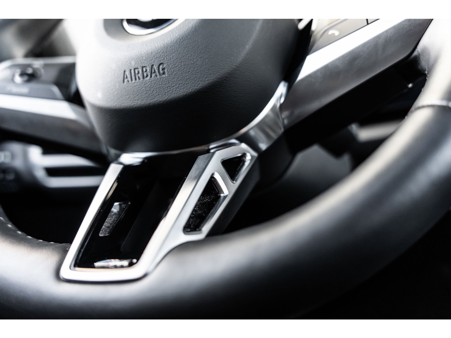 BMW 1-serie 120i M SPORT DESIGN PANO LEDER WIDESCREEN 120