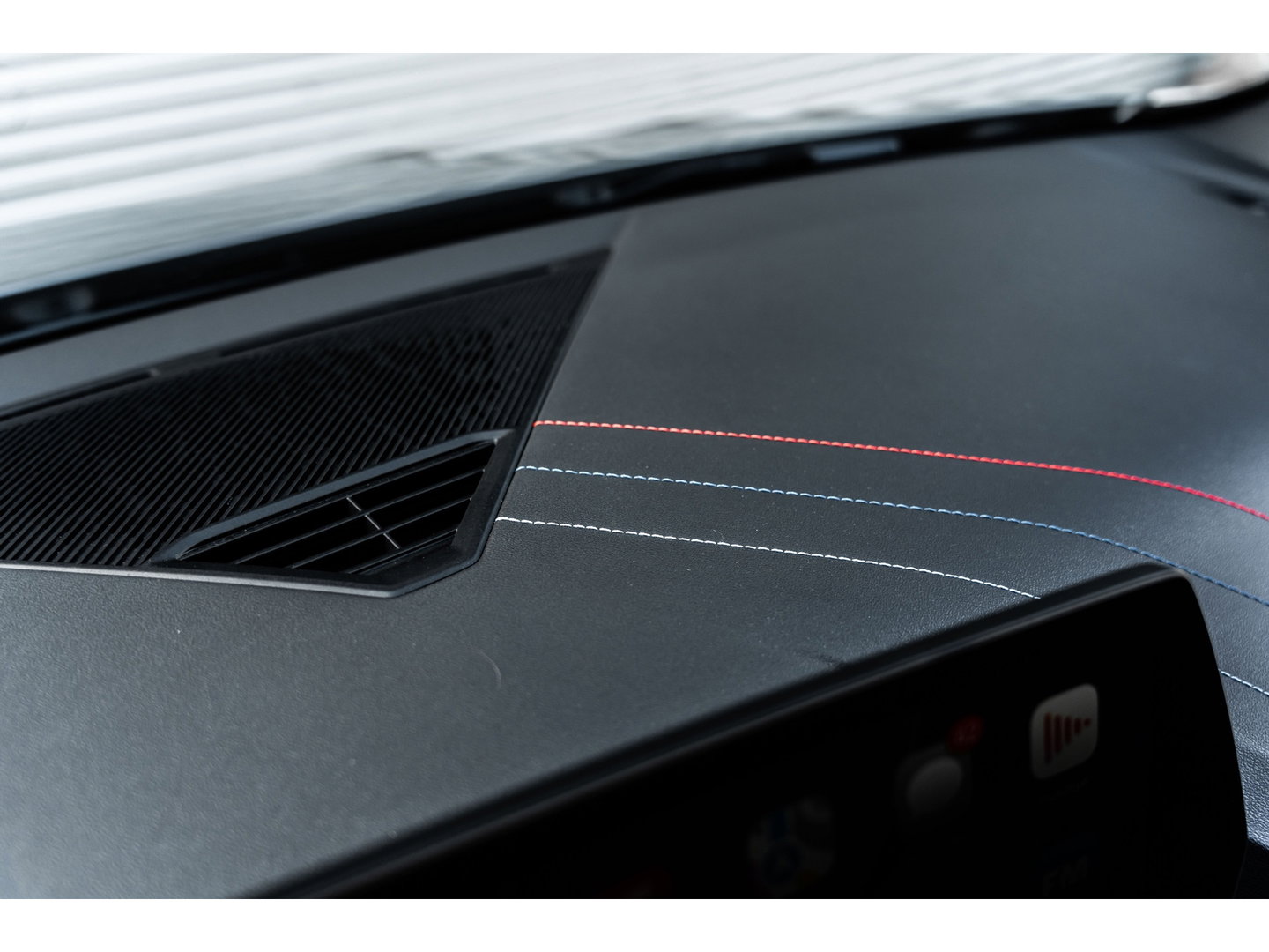 BMW 1-serie 120i M SPORT DESIGN PANO LEDER WIDESCREEN 120