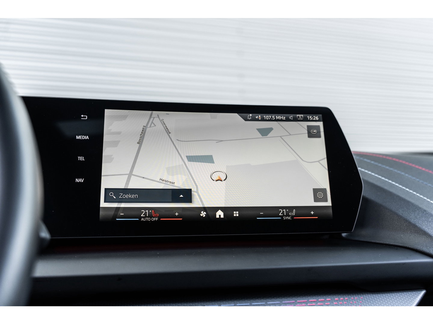 BMW 1-serie 120i M SPORT DESIGN PANO LEDER WIDESCREEN 120