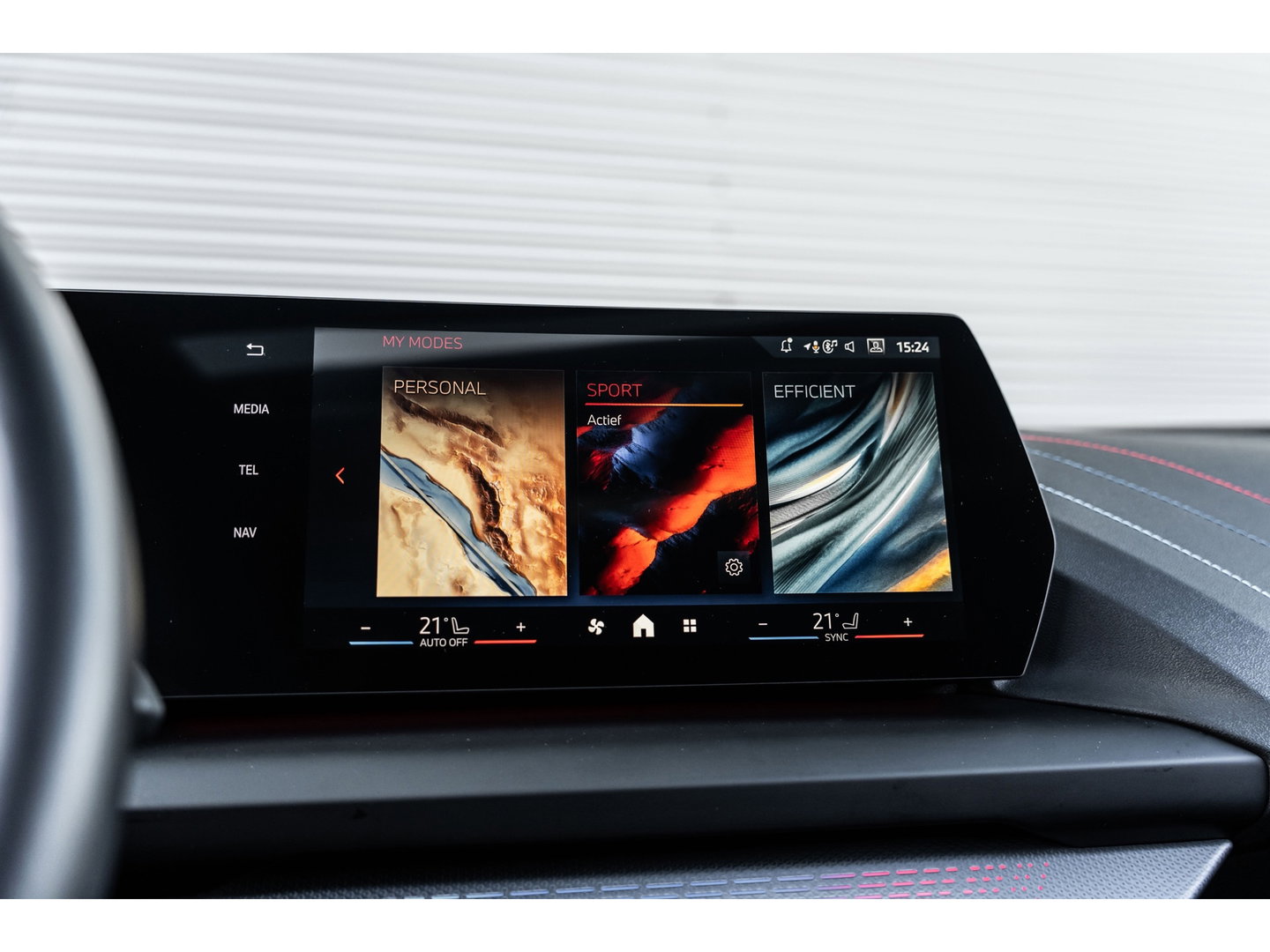 BMW 1-serie 120i M SPORT DESIGN PANO LEDER WIDESCREEN 120