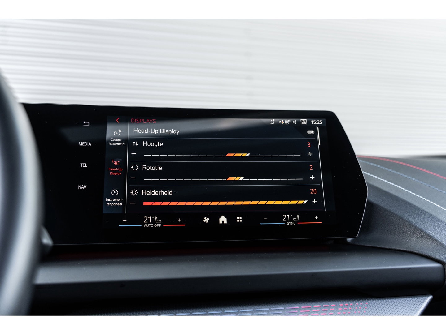 BMW 1-serie 120i M SPORT DESIGN PANO LEDER WIDESCREEN 120