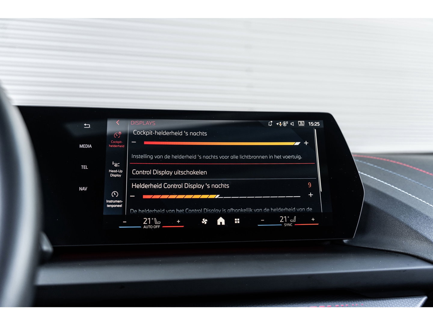 BMW 1-serie 120i M SPORT DESIGN PANO LEDER WIDESCREEN 120