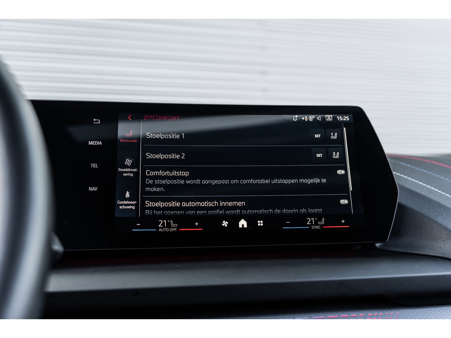 BMW 1-serie 120i M SPORT DESIGN PANO LEDER WIDESCREEN 120