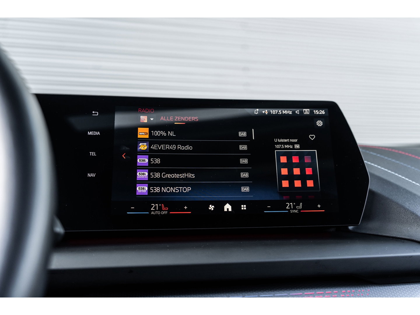 BMW 1-serie 120i M SPORT DESIGN PANO LEDER WIDESCREEN 120