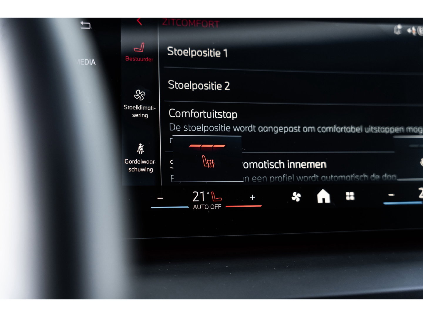 BMW 1-serie 120i M SPORT DESIGN PANO LEDER WIDESCREEN 120