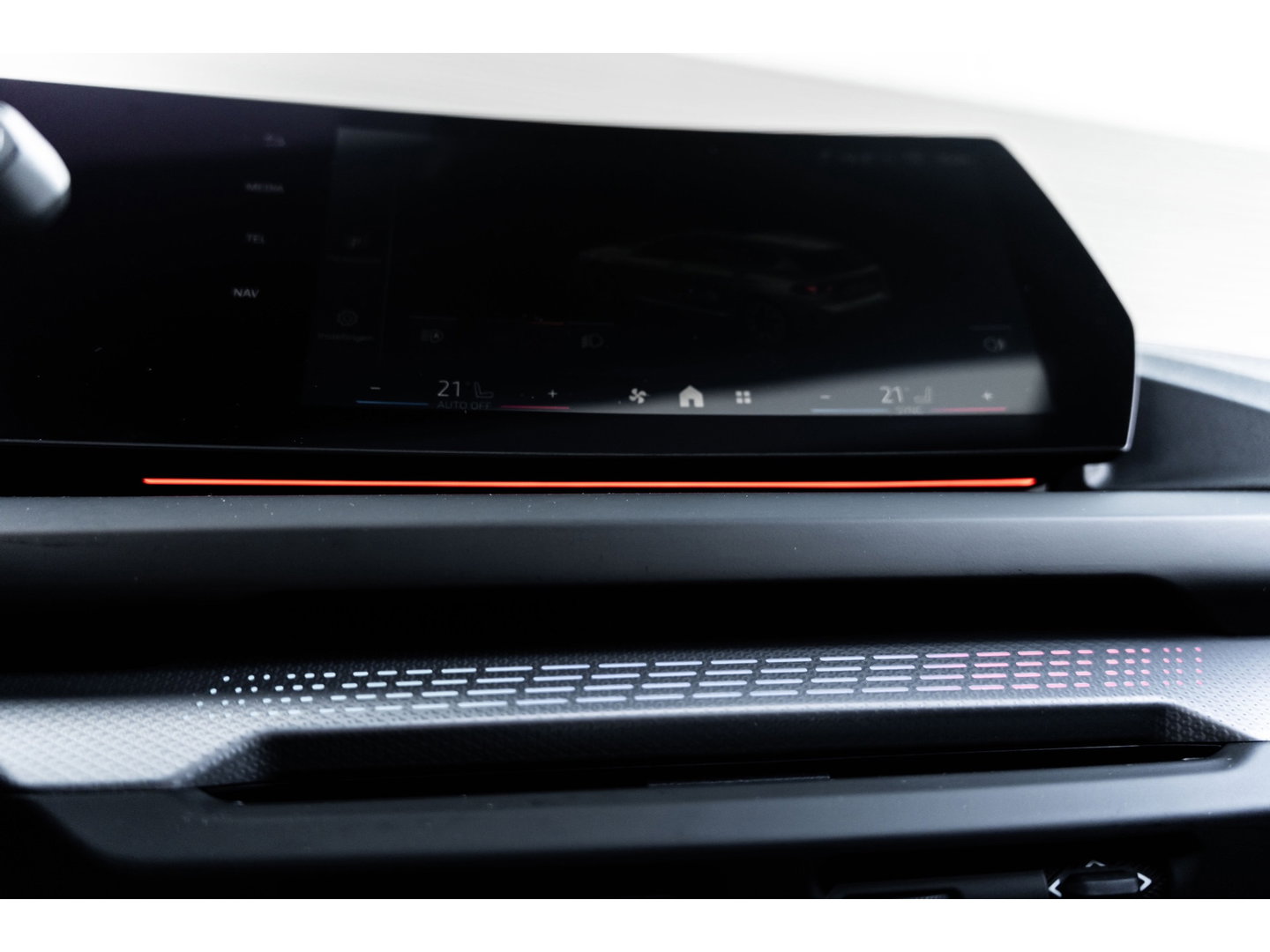 BMW 1-serie 120i M SPORT DESIGN PANO LEDER WIDESCREEN 120