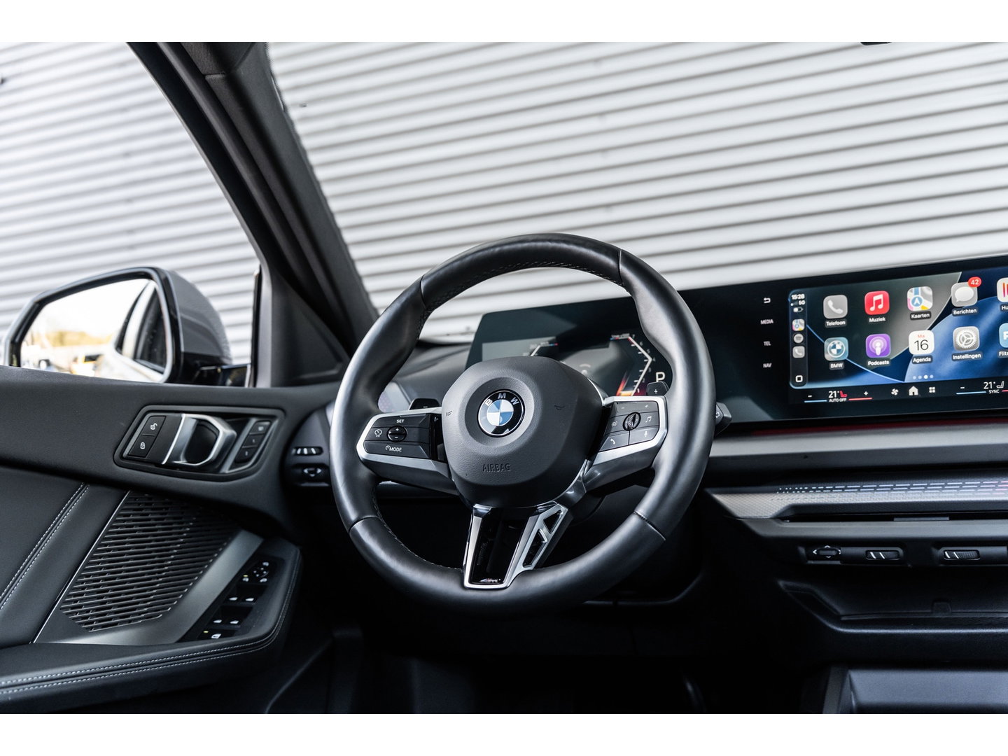 BMW 1-serie 120i M SPORT DESIGN PANO LEDER WIDESCREEN 120