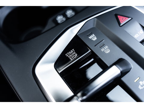 BMW 1-serie 120i M SPORT DESIGN PANO LEDER WIDESCREEN 120