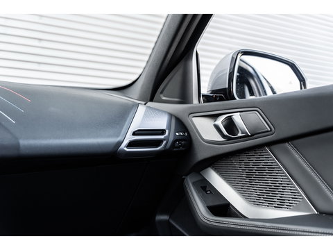 BMW 1-serie 120i M SPORT DESIGN PANO LEDER WIDESCREEN 120