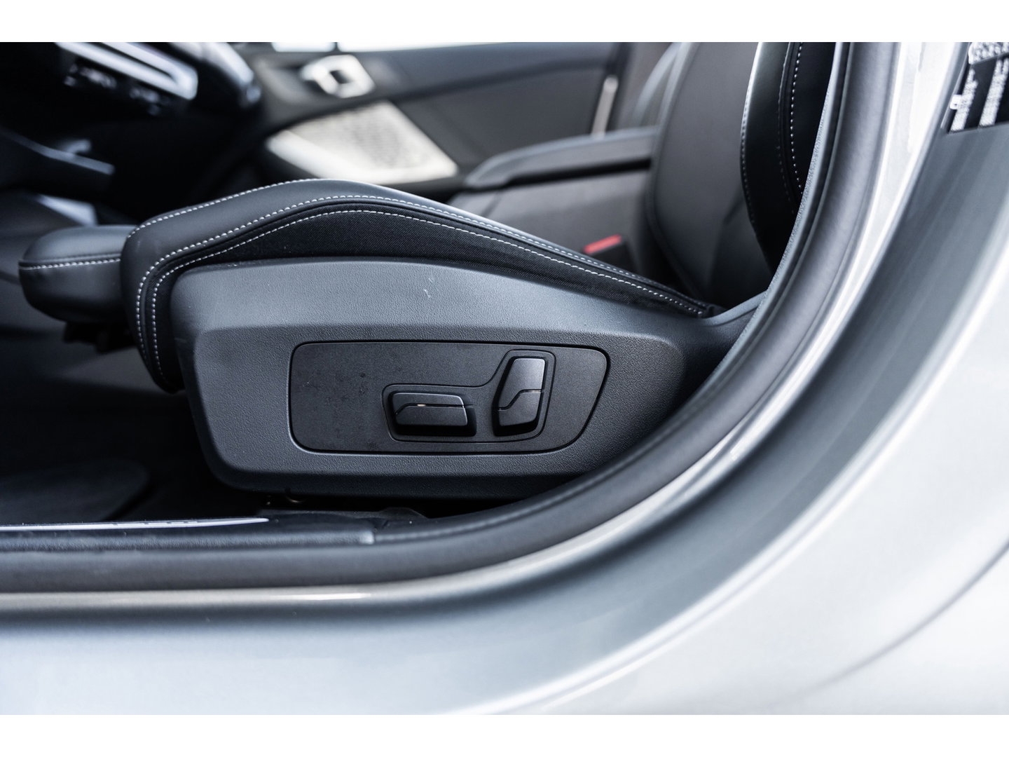 BMW 1-serie 120i M SPORT DESIGN PANO LEDER WIDESCREEN 120