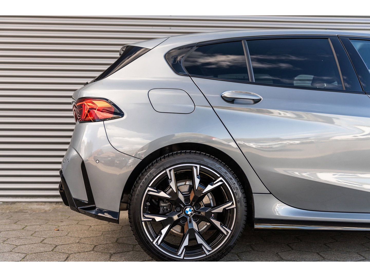 BMW 1-serie 120i M SPORT DESIGN PANO LEDER WIDESCREEN 120