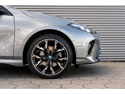 BMW 1-serie 120i M SPORT DESIGN PANO LEDER WIDESCREEN 120