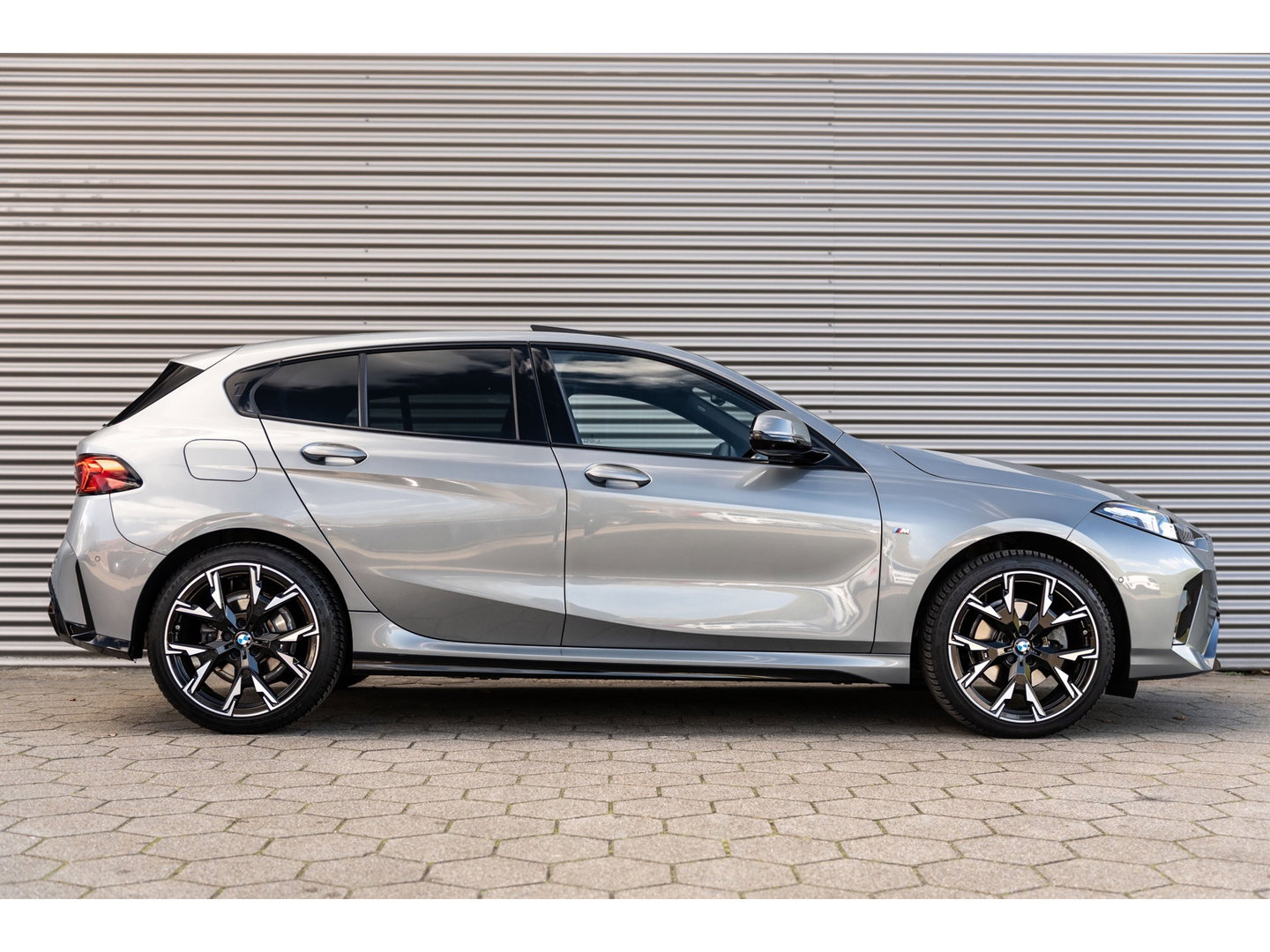 BMW 1-serie 120i M SPORT DESIGN PANO LEDER WIDESCREEN 120