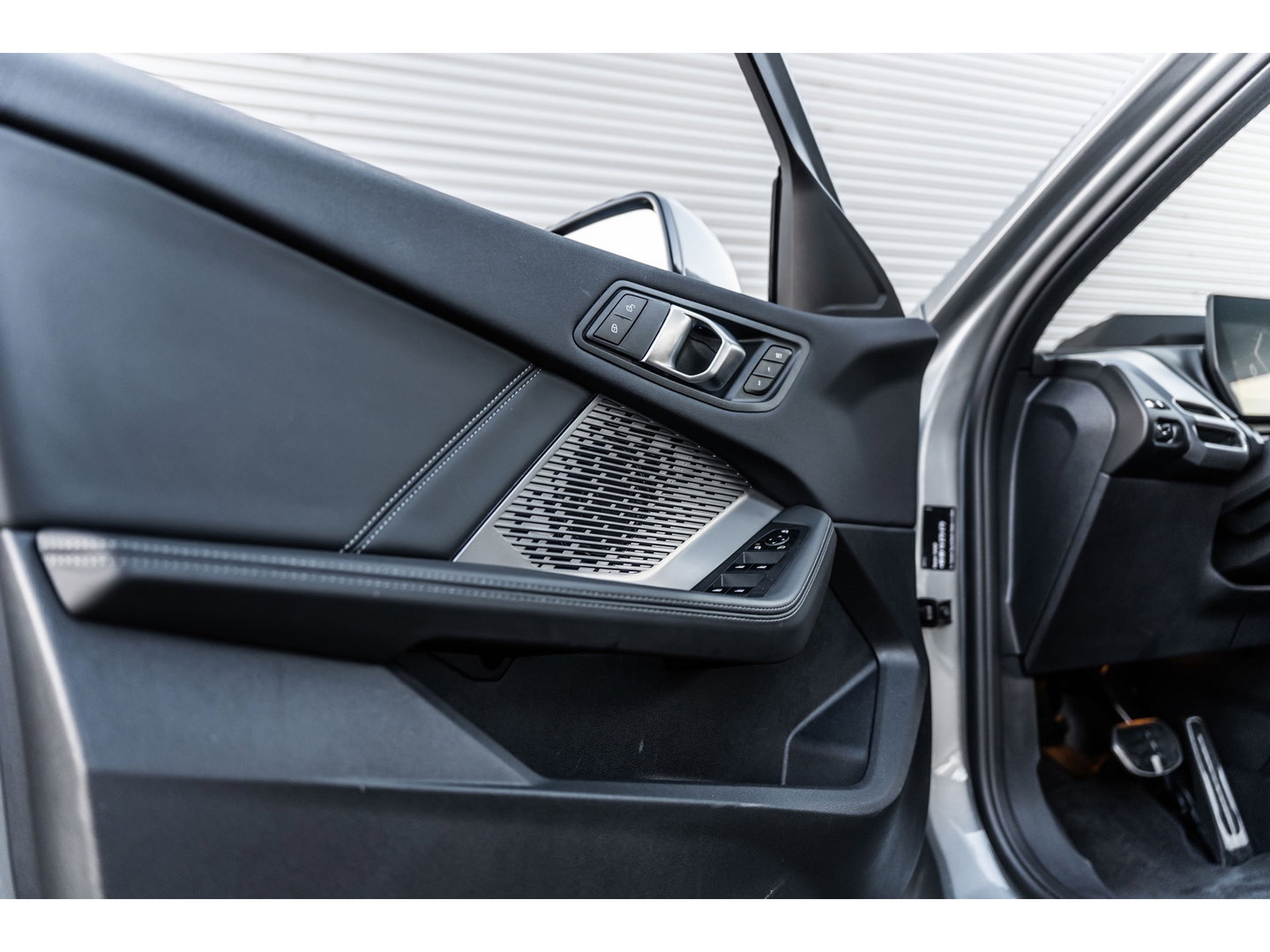 BMW 1-serie 120i M SPORT DESIGN PANO LEDER WIDESCREEN 120