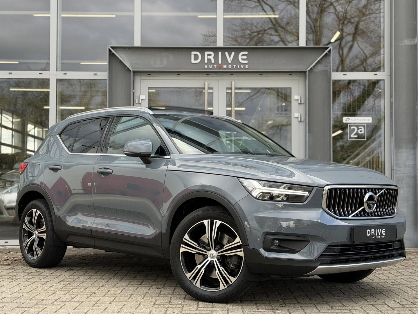 Volvo XC40 1.5 T5 Recharge Inscription |Pano|H/K|360CAM|Leer|Memory|PilotAssist|Trekhaak|Thunder Grey