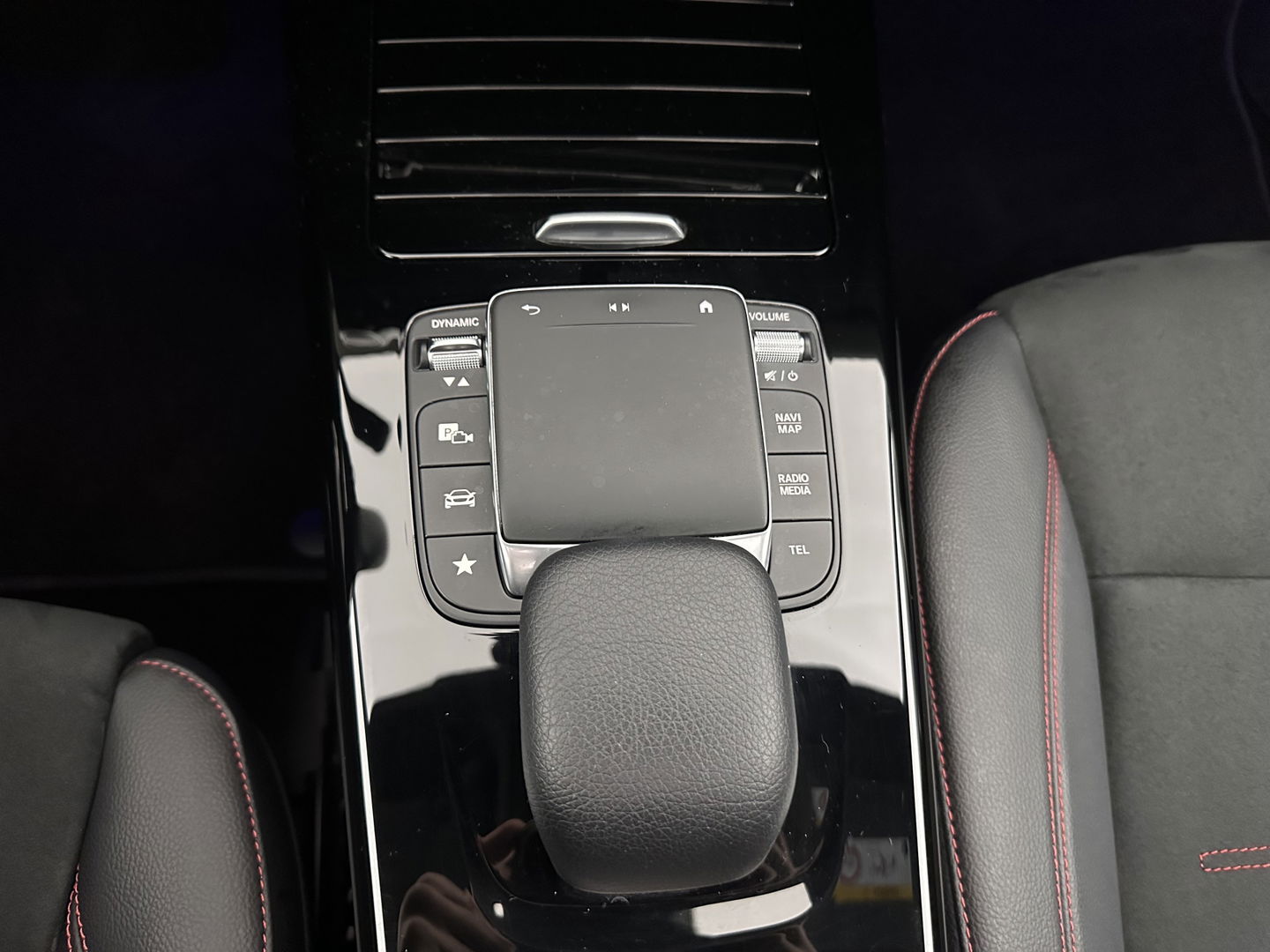 Mercedes-Benz CLA-Klasse 250 e AMG Line (Plug-In) (INCL-BTW) Aut. *PANO | LEATHER-MICORFIBRE | WIDESCREEN-COCKPIT | FULL-LED | AMBIENTLIGHT | CAMERA | M-BUX-NAVI | ECC | SHIFTPADDLES | PDC | CRUISE | DAB | HEATED-SPORTSEATS | 18"ALU*