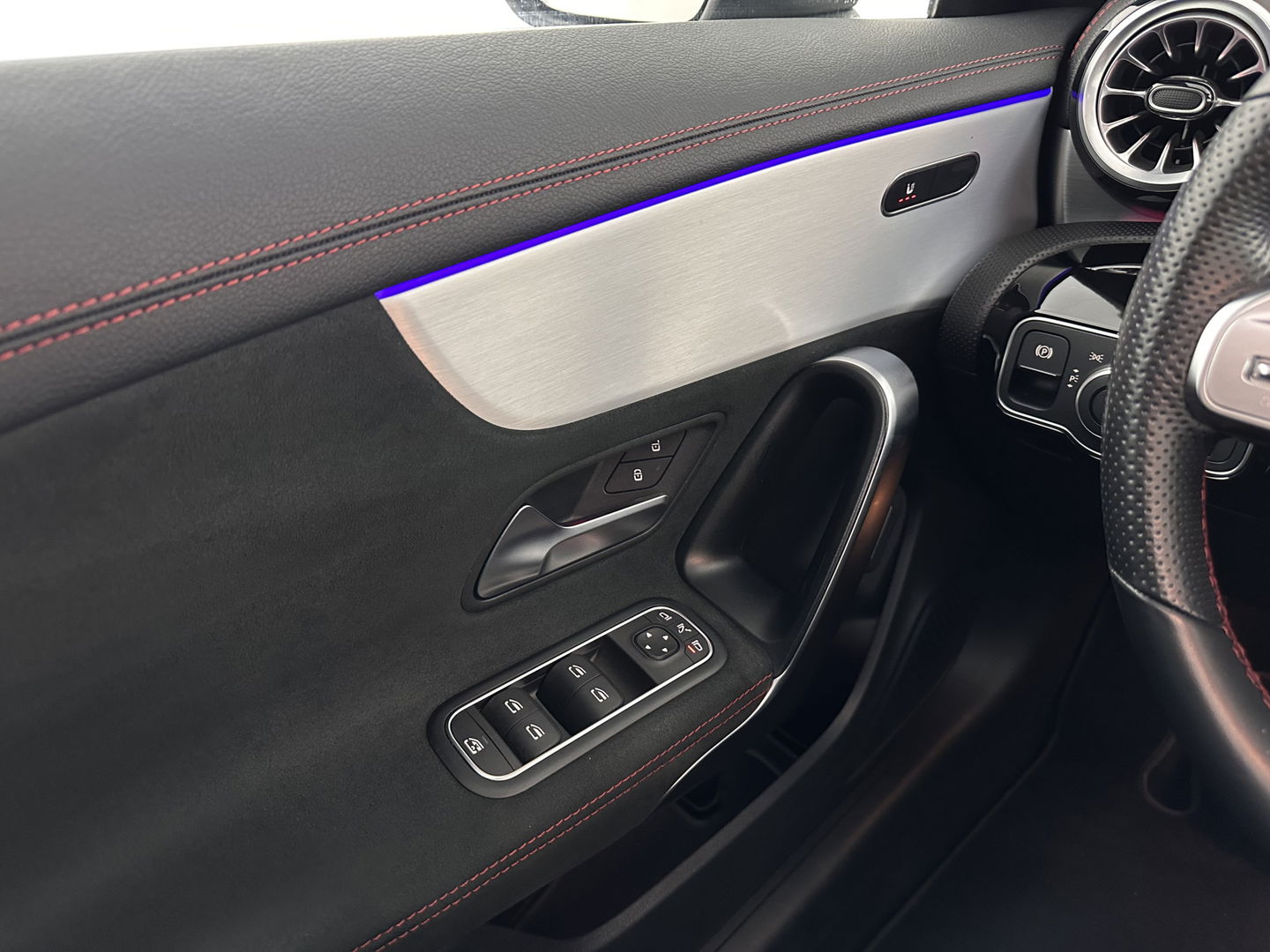 Mercedes-Benz CLA-Klasse 250 e AMG Line (Plug-In) (INCL-BTW) Aut. *PANO | LEATHER-MICORFIBRE | WIDESCREEN-COCKPIT | FULL-LED | AMBIENTLIGHT | CAMERA | M-BUX-NAVI | ECC | SHIFTPADDLES | PDC | CRUISE | DAB | HEATED-SPORTSEATS | 18"ALU*