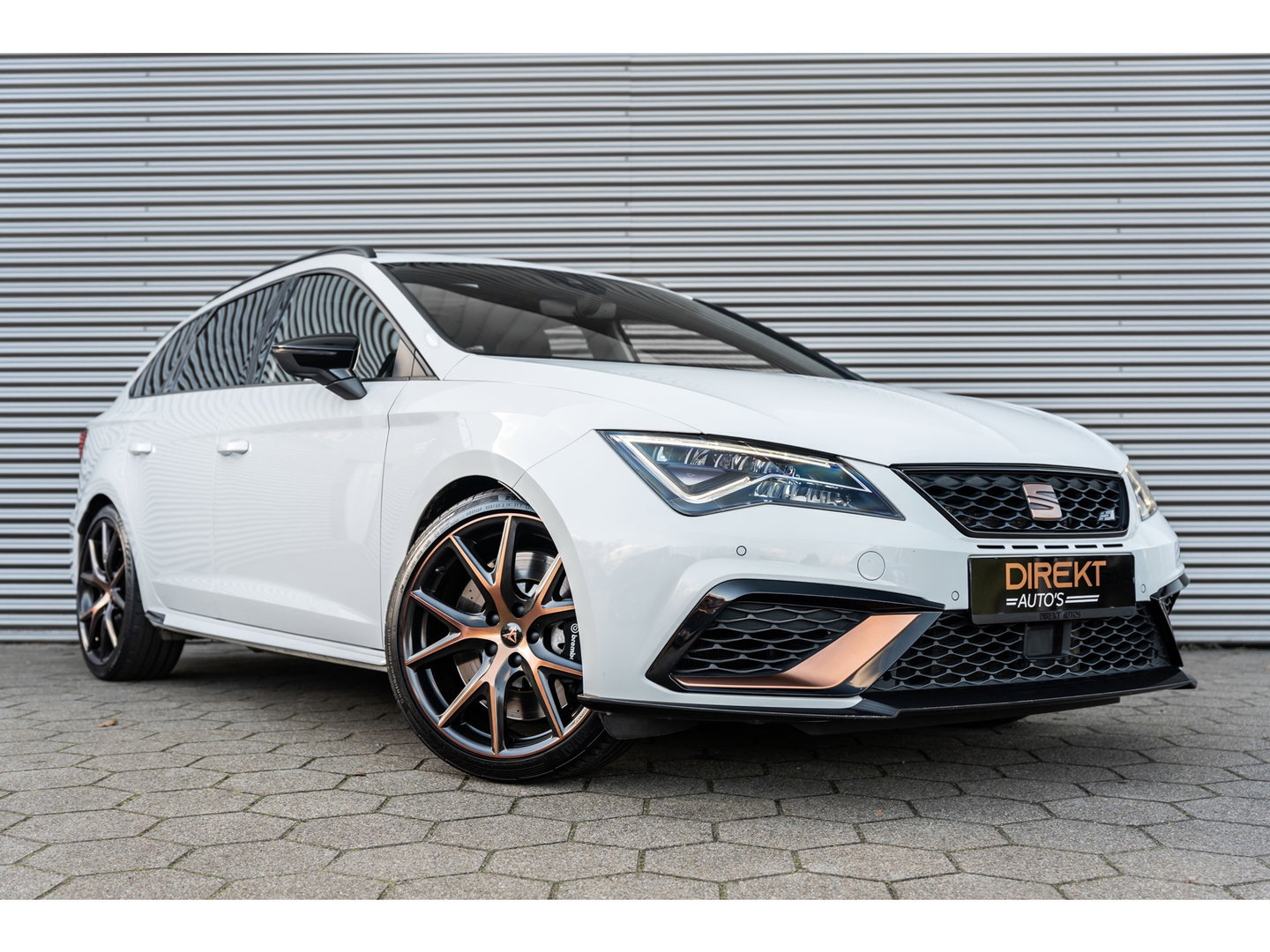 SEAT Leon ST 2.0 TSI CUPRA R 4DRIVE PANO CARBON BREMBO BEATS