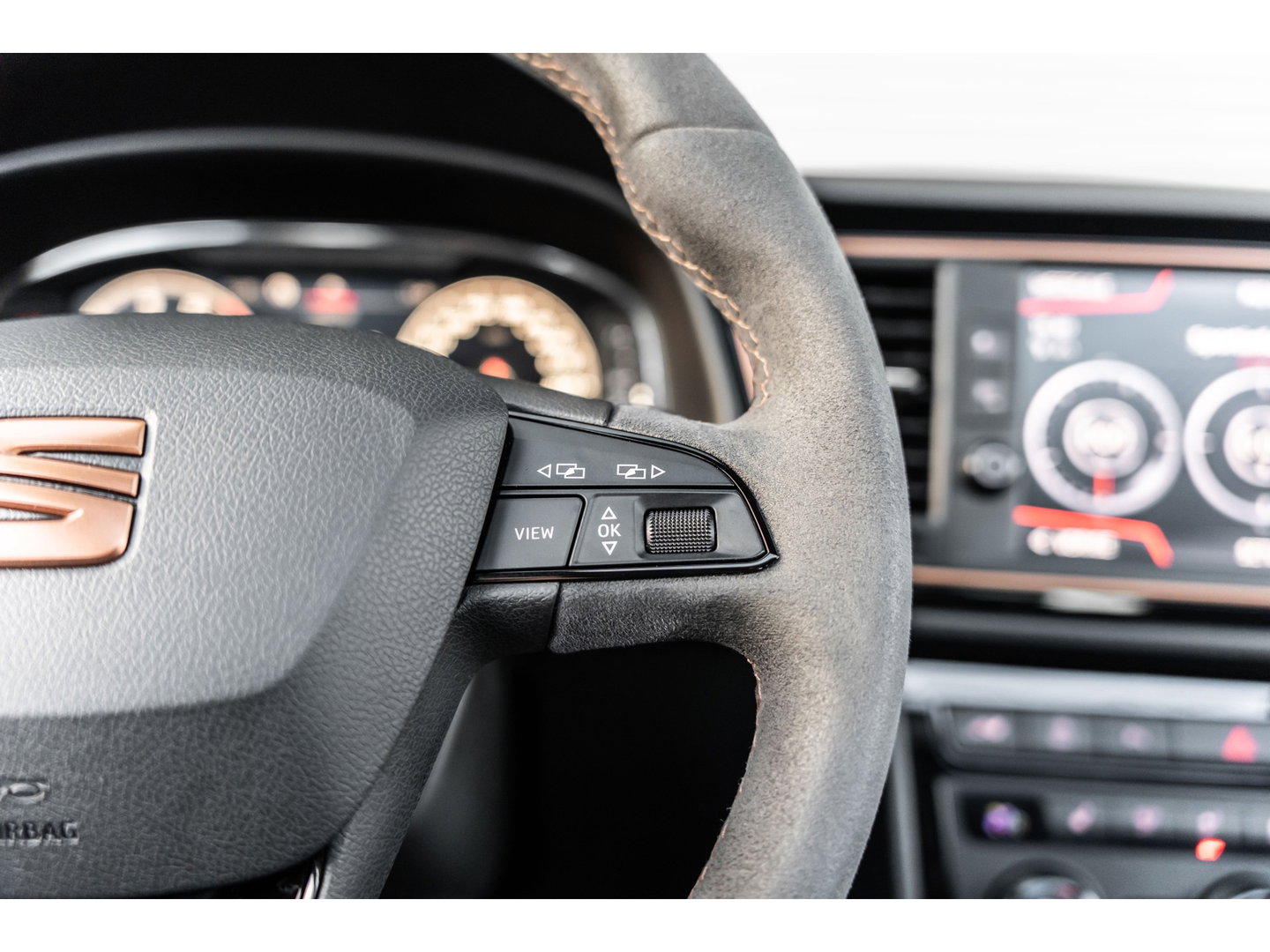 SEAT Leon ST 2.0 TSI CUPRA R 4DRIVE PANO CARBON BREMBO BEATS