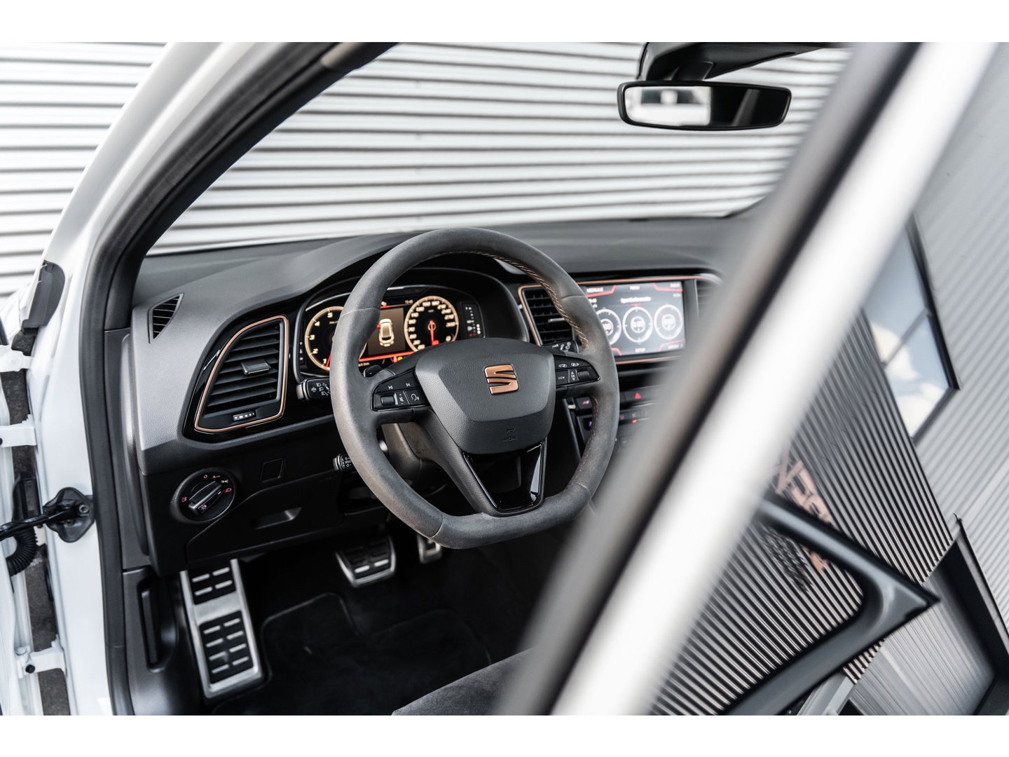 SEAT Leon ST 2.0 TSI CUPRA R 4DRIVE PANO CARBON BREMBO BEATS