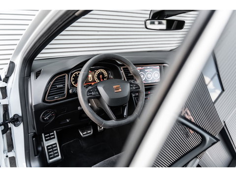SEAT Leon ST 2.0 TSI CUPRA R 4DRIVE PANO CARBON BREMBO BEATS