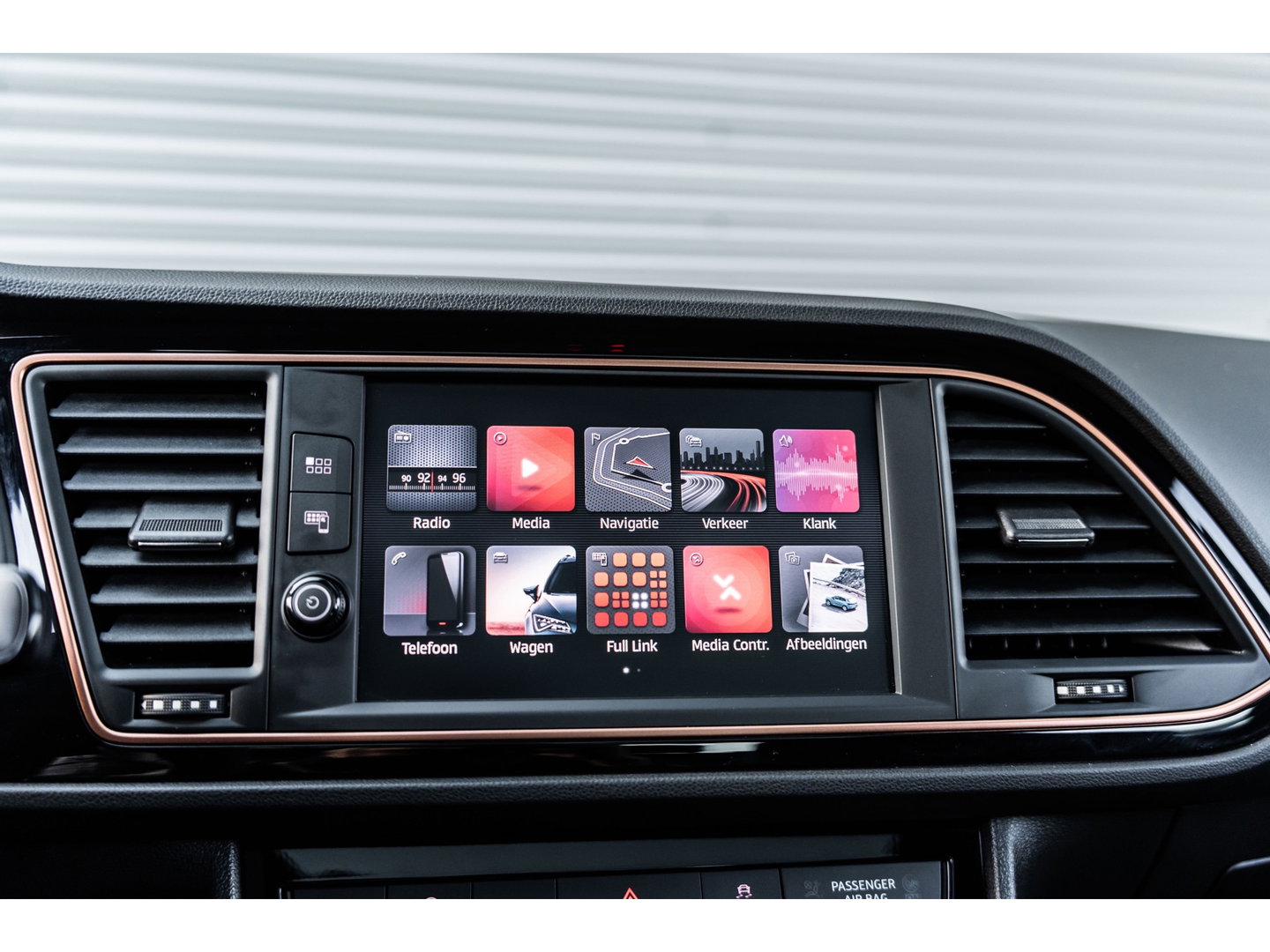 SEAT Leon ST 2.0 TSI CUPRA R 4DRIVE PANO CARBON BREMBO BEATS