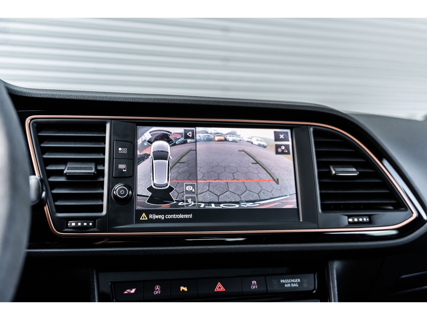 SEAT Leon ST 2.0 TSI CUPRA R 4DRIVE PANO CARBON BREMBO BEATS