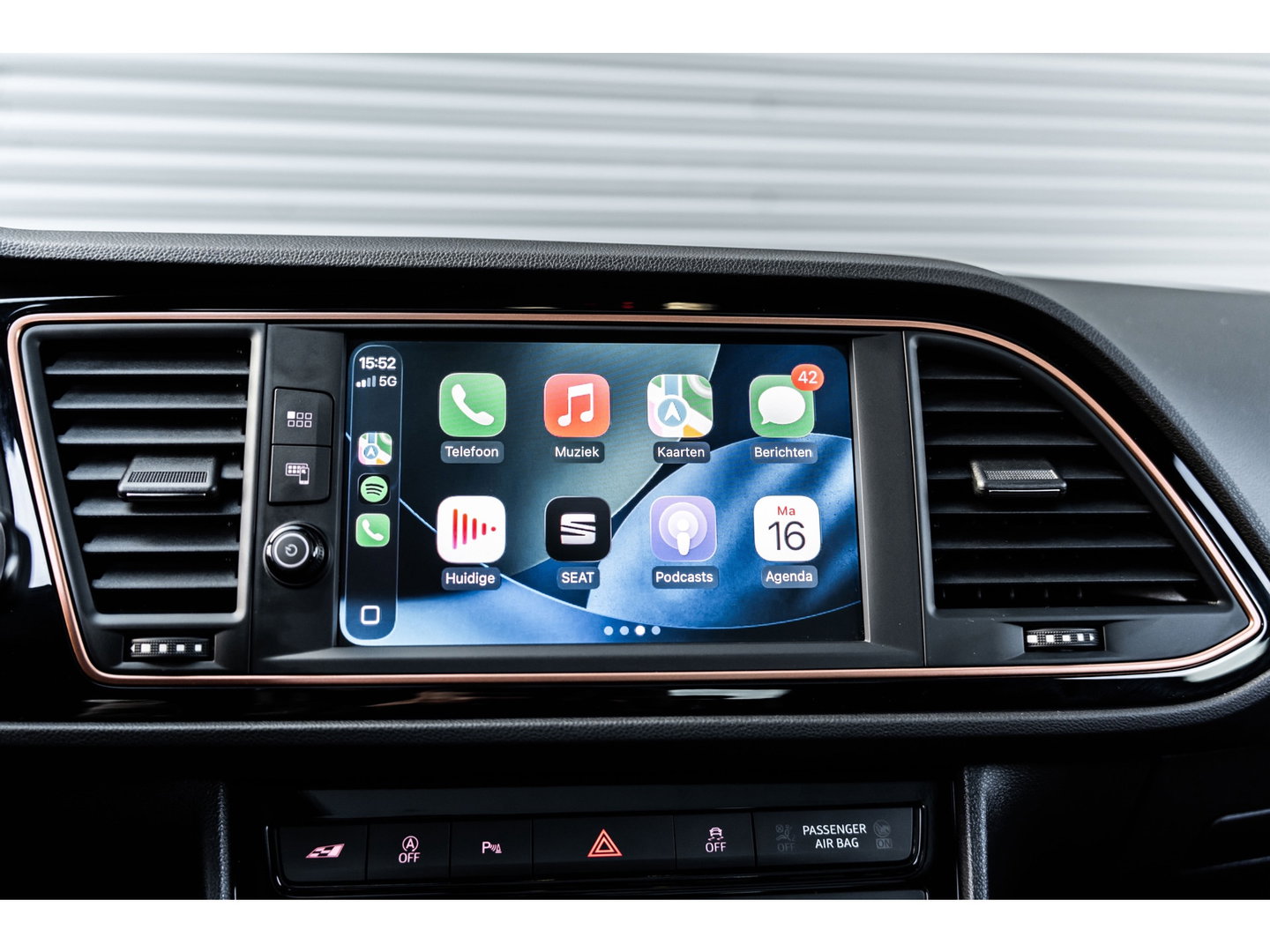 SEAT Leon ST 2.0 TSI CUPRA R 4DRIVE PANO CARBON BREMBO BEATS