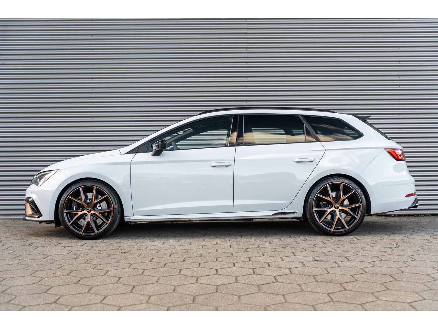SEAT Leon ST 2.0 TSI CUPRA R 4DRIVE PANO CARBON BREMBO BEATS