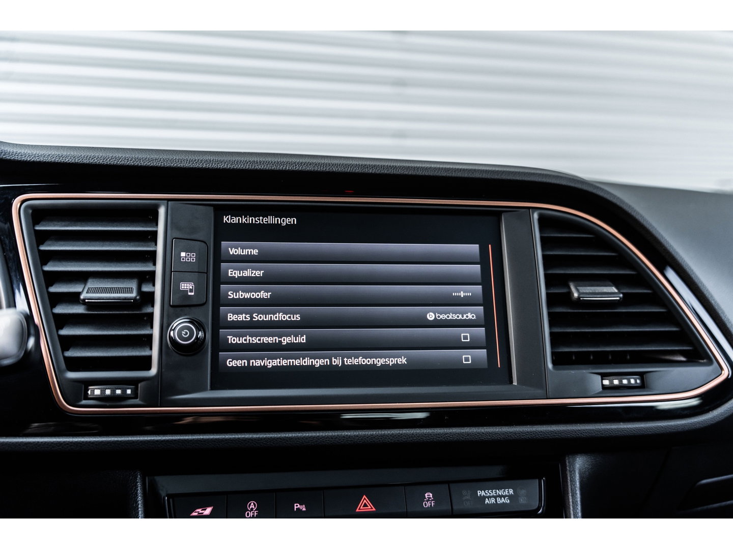 SEAT Leon ST 2.0 TSI CUPRA R 4DRIVE PANO CARBON BREMBO BEATS