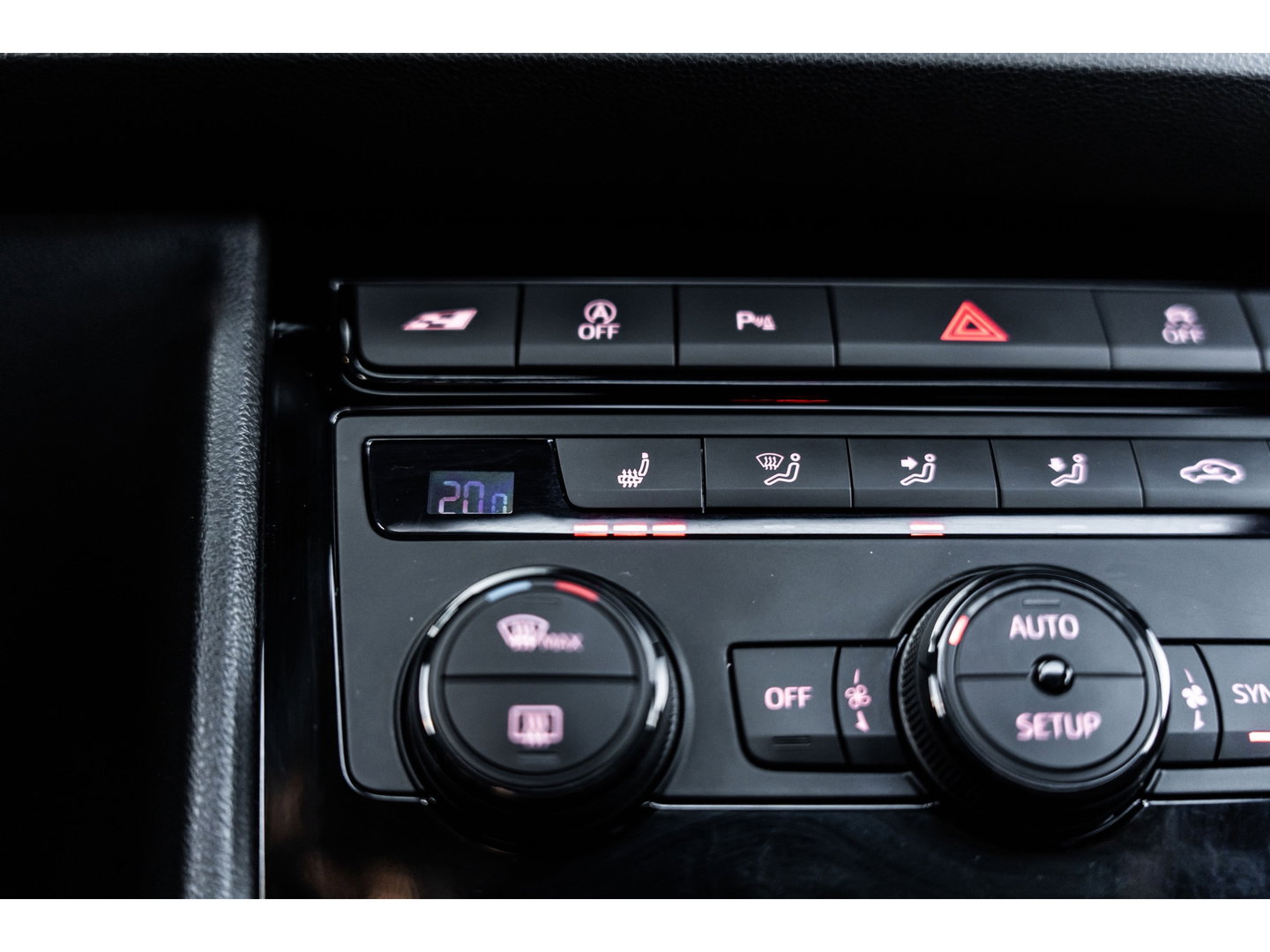 SEAT Leon ST 2.0 TSI CUPRA R 4DRIVE PANO CARBON BREMBO BEATS