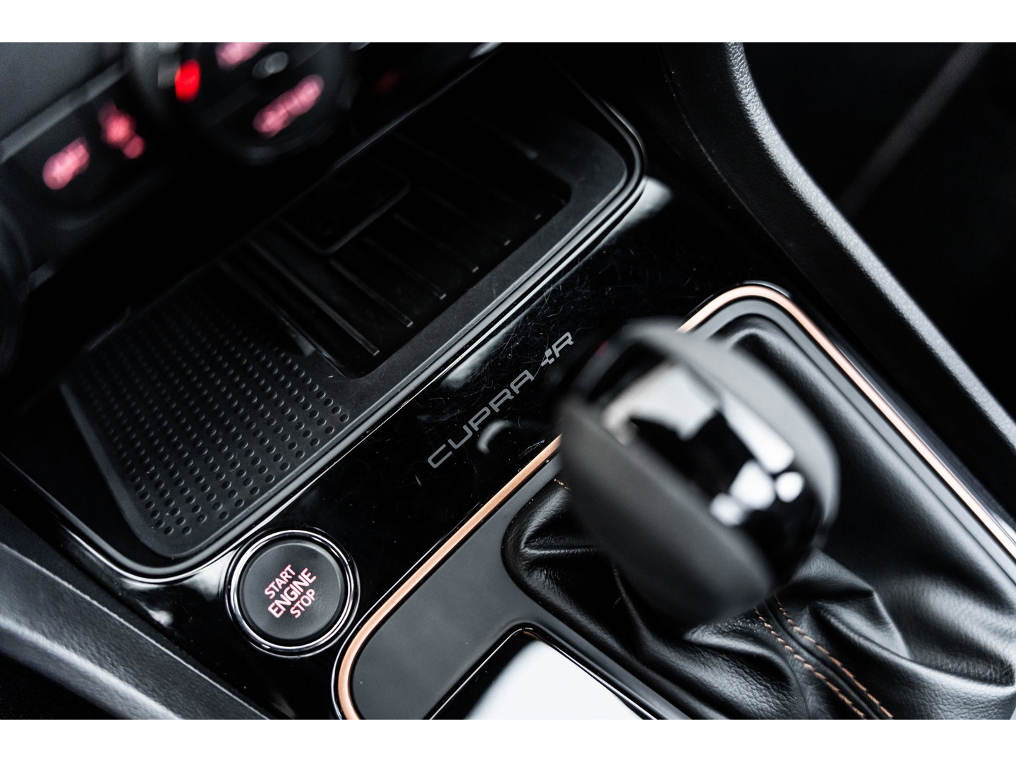 SEAT Leon ST 2.0 TSI CUPRA R 4DRIVE PANO CARBON BREMBO BEATS