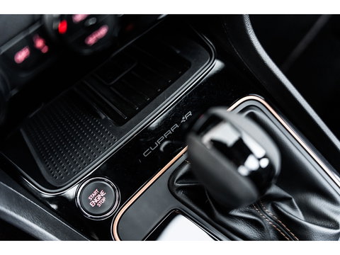 SEAT Leon ST 2.0 TSI CUPRA R 4DRIVE PANO CARBON BREMBO BEATS