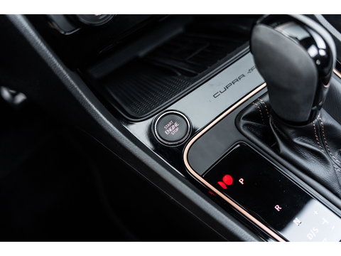 SEAT Leon ST 2.0 TSI CUPRA R 4DRIVE PANO CARBON BREMBO BEATS