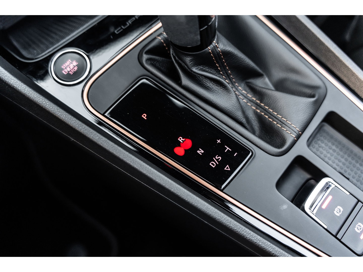 SEAT Leon ST 2.0 TSI CUPRA R 4DRIVE PANO CARBON BREMBO BEATS