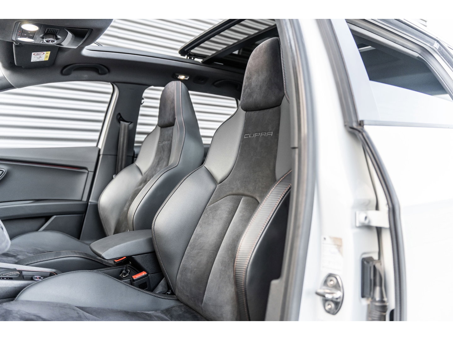 SEAT Leon ST 2.0 TSI CUPRA R 4DRIVE PANO CARBON BREMBO BEATS