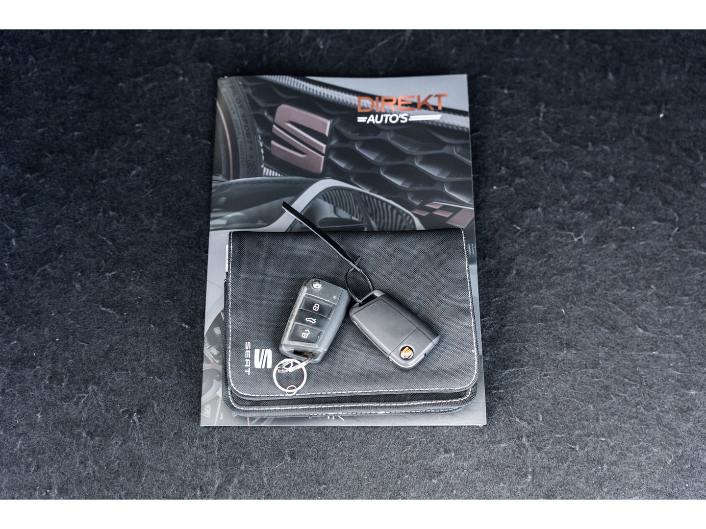 SEAT Leon ST 2.0 TSI CUPRA R 4DRIVE PANO CARBON BREMBO BEATS