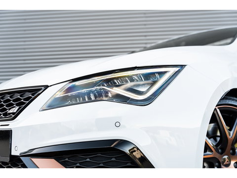 SEAT Leon ST 2.0 TSI CUPRA R 4DRIVE PANO CARBON BREMBO BEATS