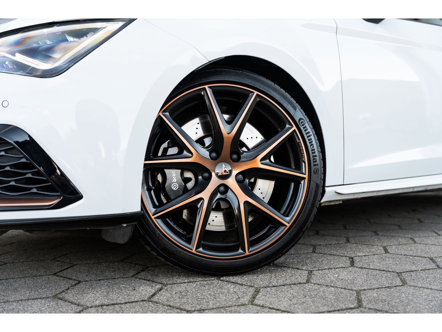 SEAT Leon ST 2.0 TSI CUPRA R 4DRIVE PANO CARBON BREMBO BEATS